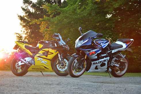 Gul Honda CBR 900 RR och blå-vit Suzuki GSX-R 1000 K4 stulna i Skånes Fagerhult